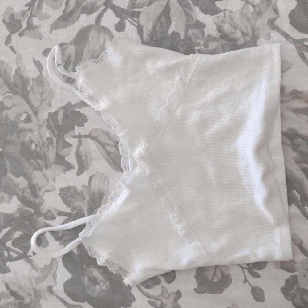White pacsun tank top with lace detailing